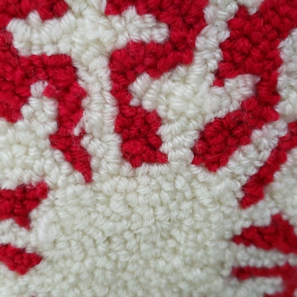 Hook loop Christmas pillow - Picture 2 of 3